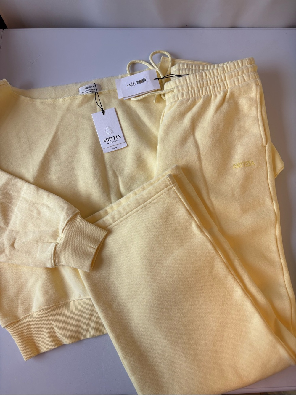 NWT aritzia lemonade set